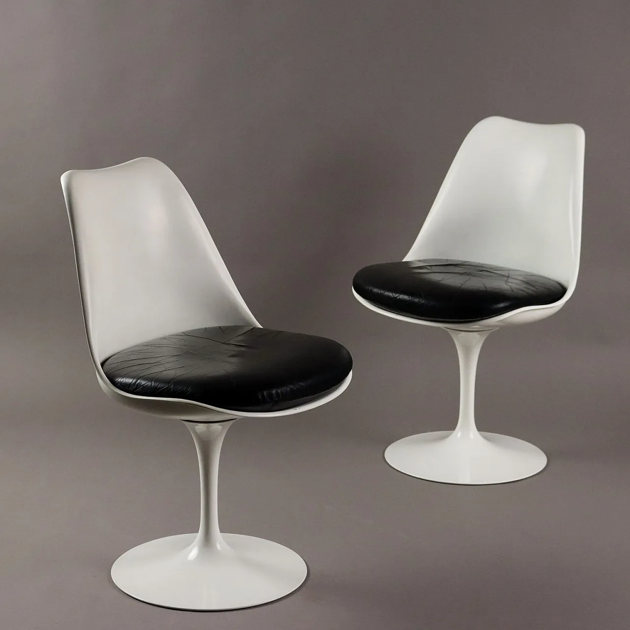Pair of Tulip chairs by Eero Saarinen for Knoll, late 20th century 1