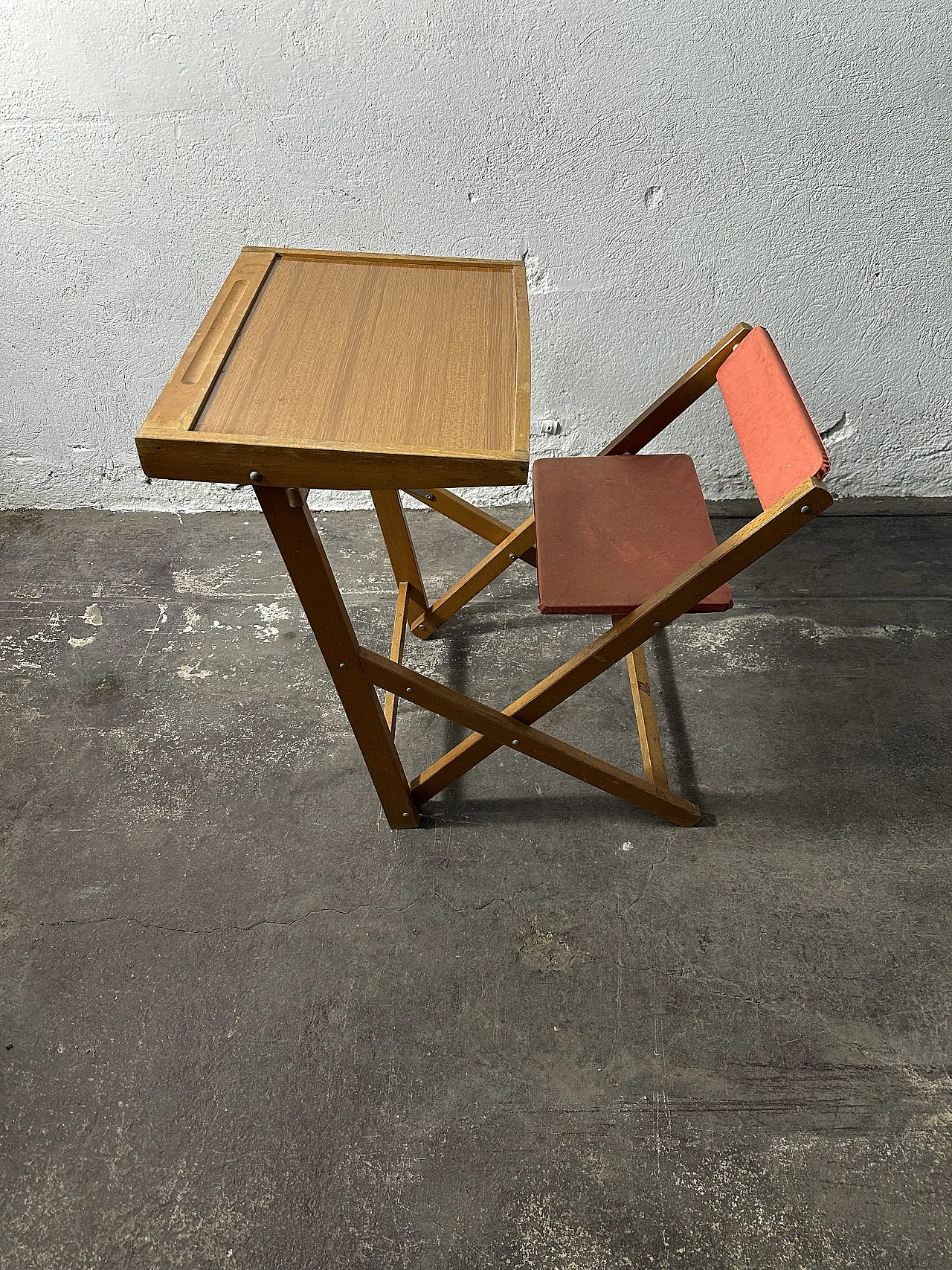 Scrittoio per bambini con sedia incorporata, anni '60 1
