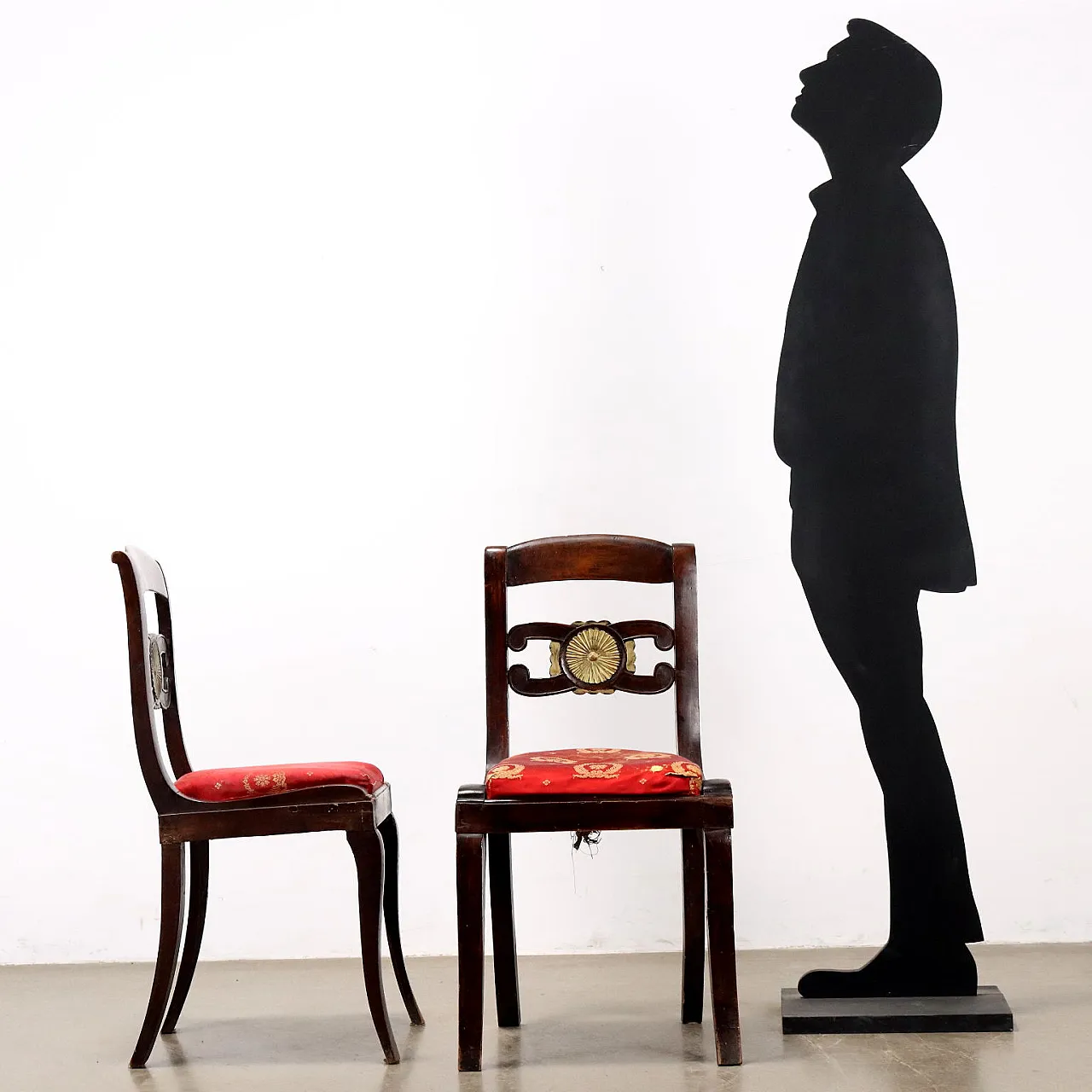 Pair of Directoire walnut chairs, early 19th century 2