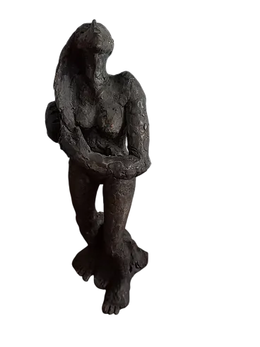 Scultura di donna in ceramica