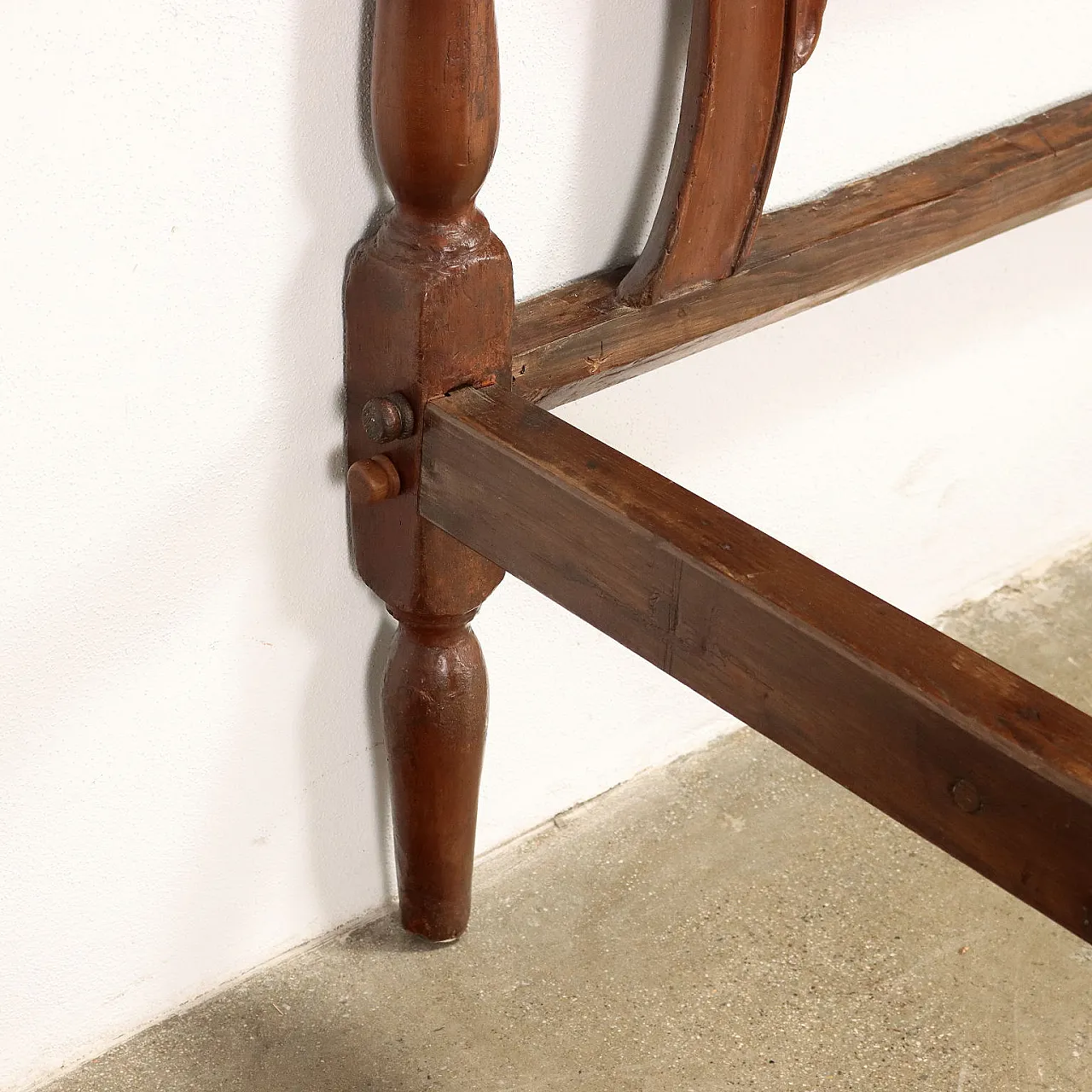 Barocchetto cherry wood bed, third quarter of the 18th century 6