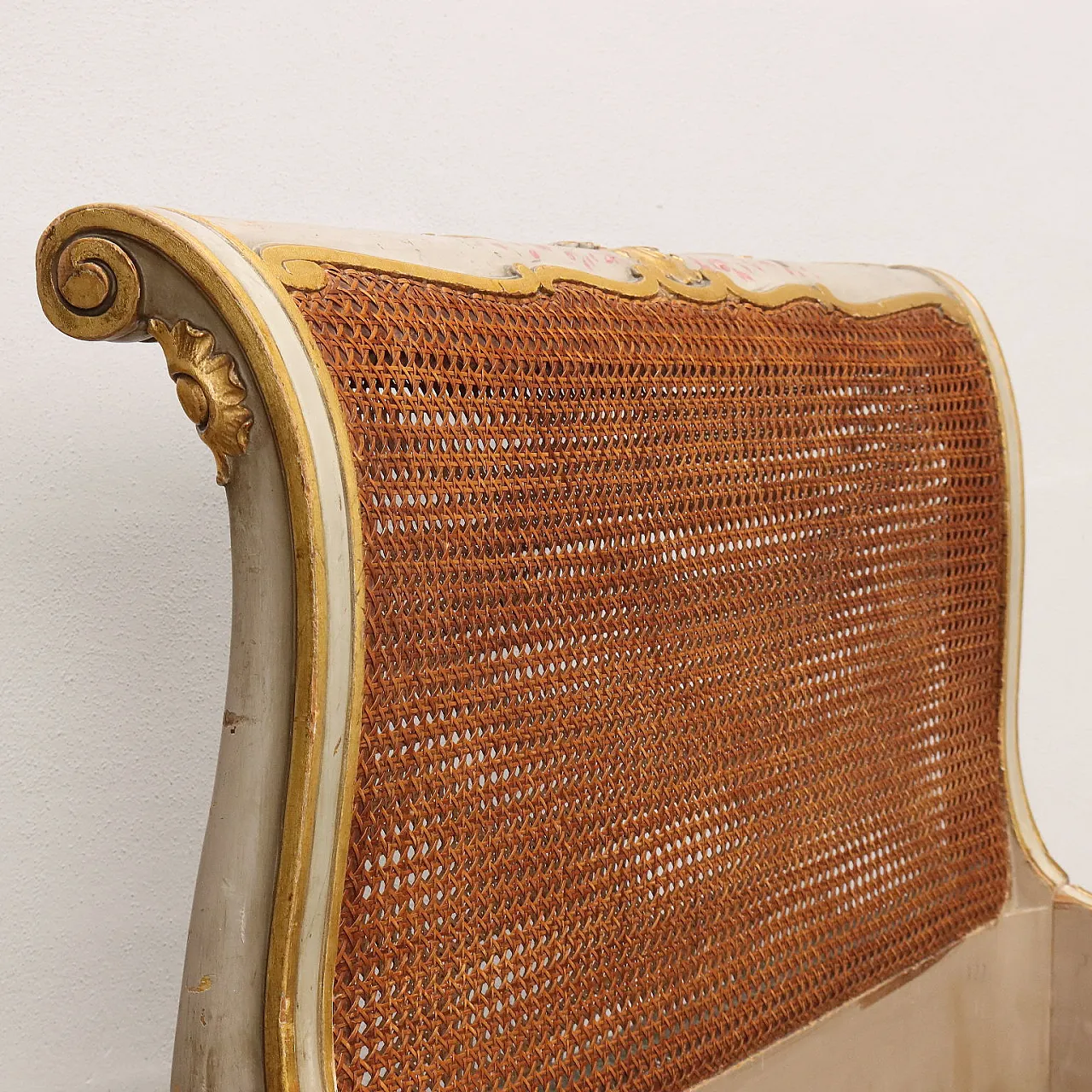 Baroque-style single bed in lacquered wood and floral motifs 3