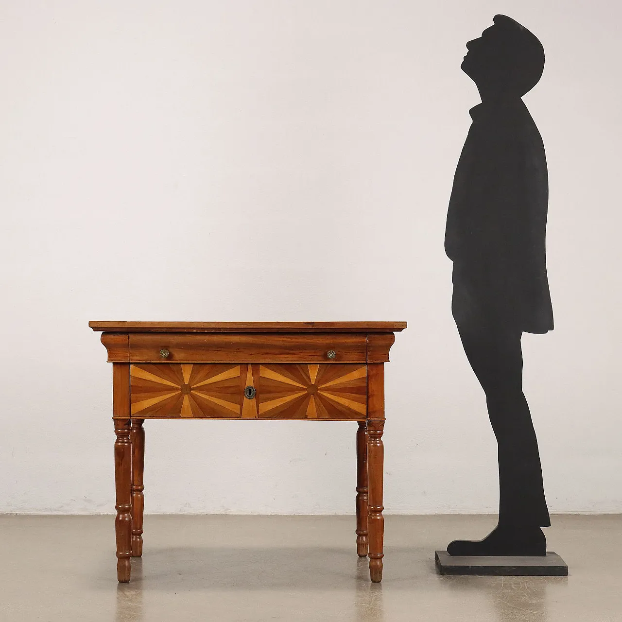 Louis Philippe desk veneered in maple and cherry, mid-19th century 2