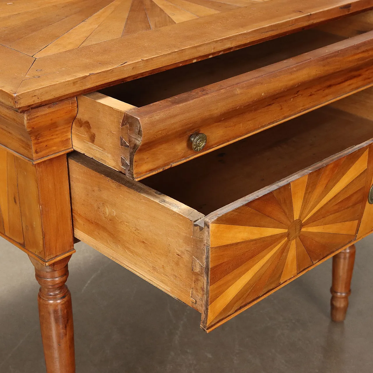 Louis Philippe desk veneered in maple and cherry, mid-19th century 3
