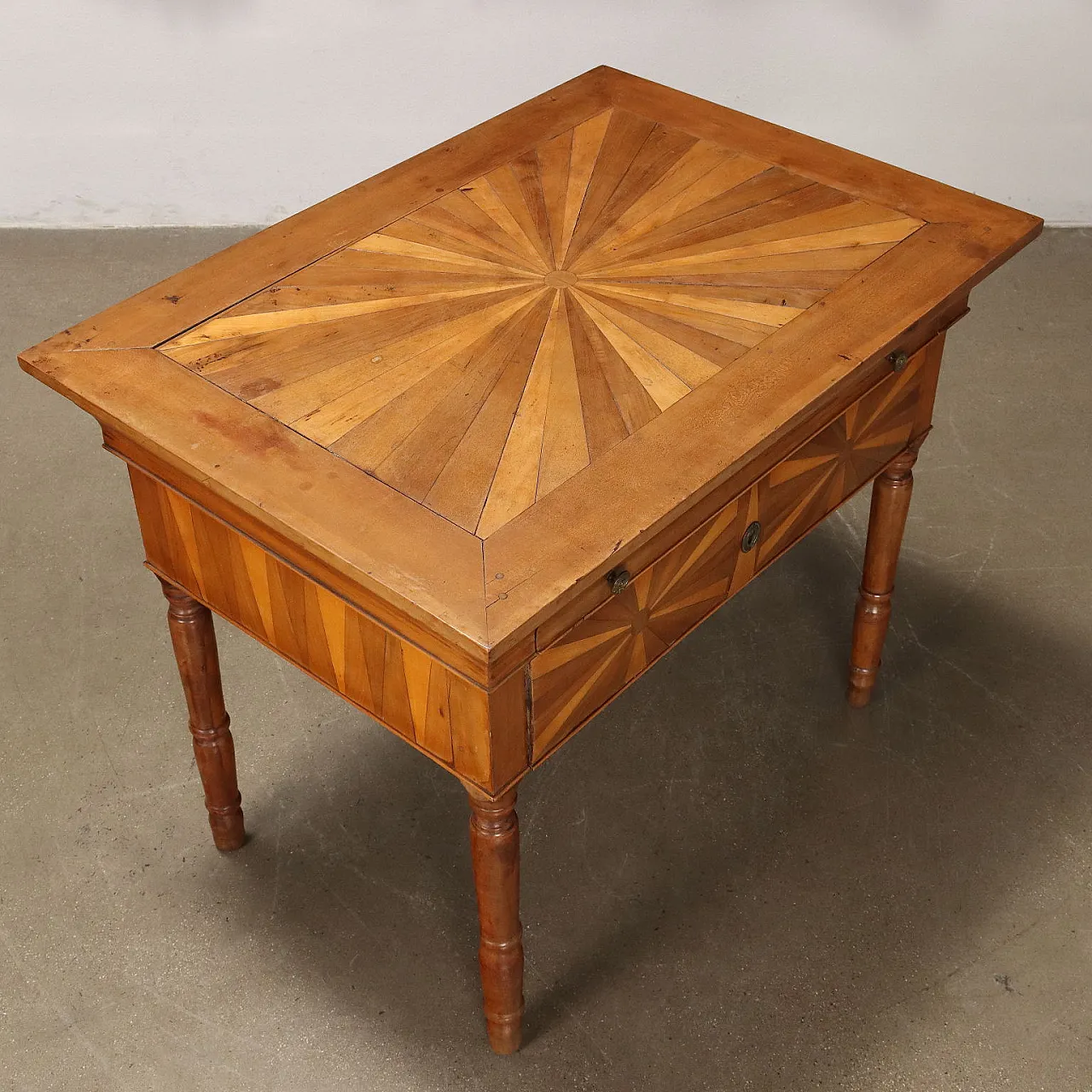 Louis Philippe desk veneered in maple and cherry, mid-19th century 8