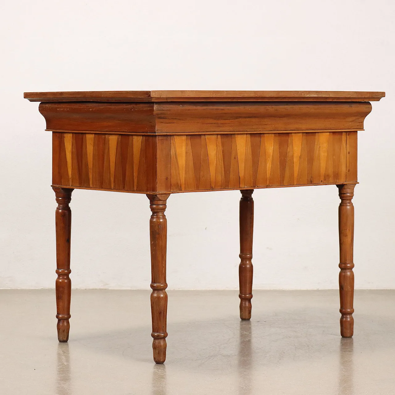 Louis Philippe desk veneered in maple and cherry, mid-19th century 9