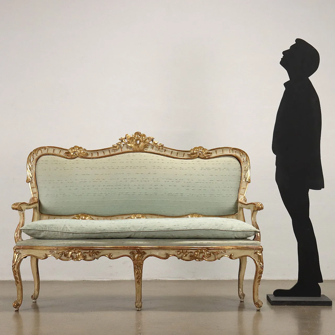 Divano Eclettico in legno intagliato, dorato e laccato, metà '800 2