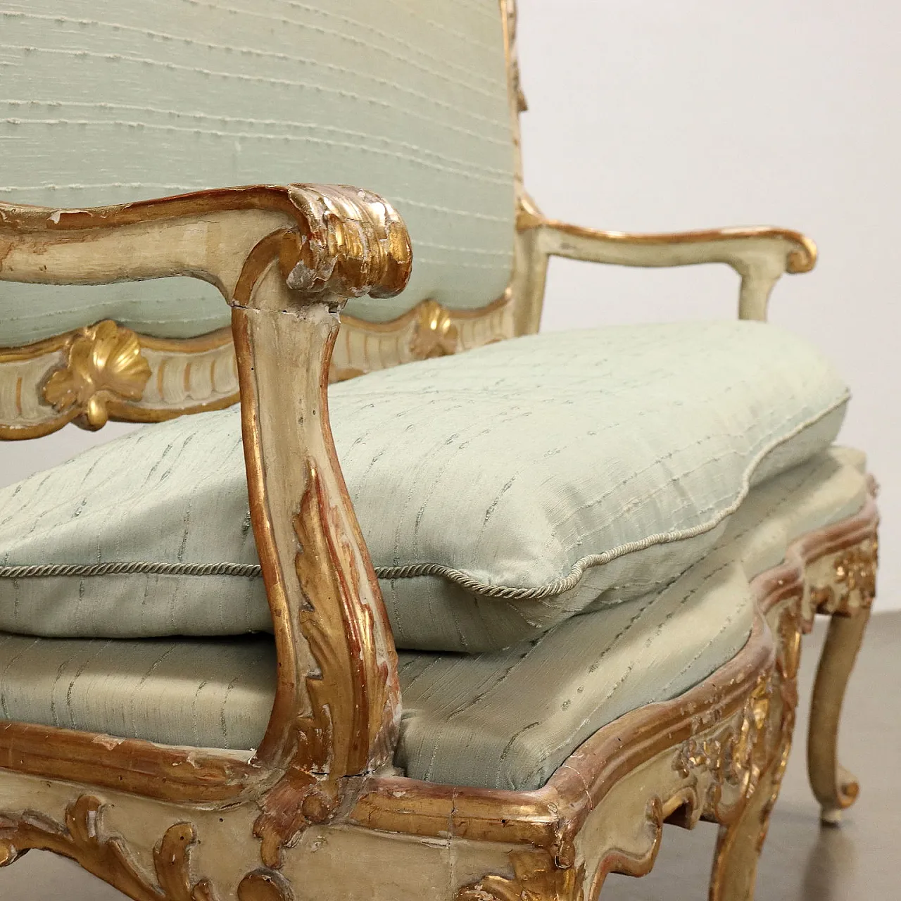 Divano Eclettico in legno intagliato, dorato e laccato, metà '800 3