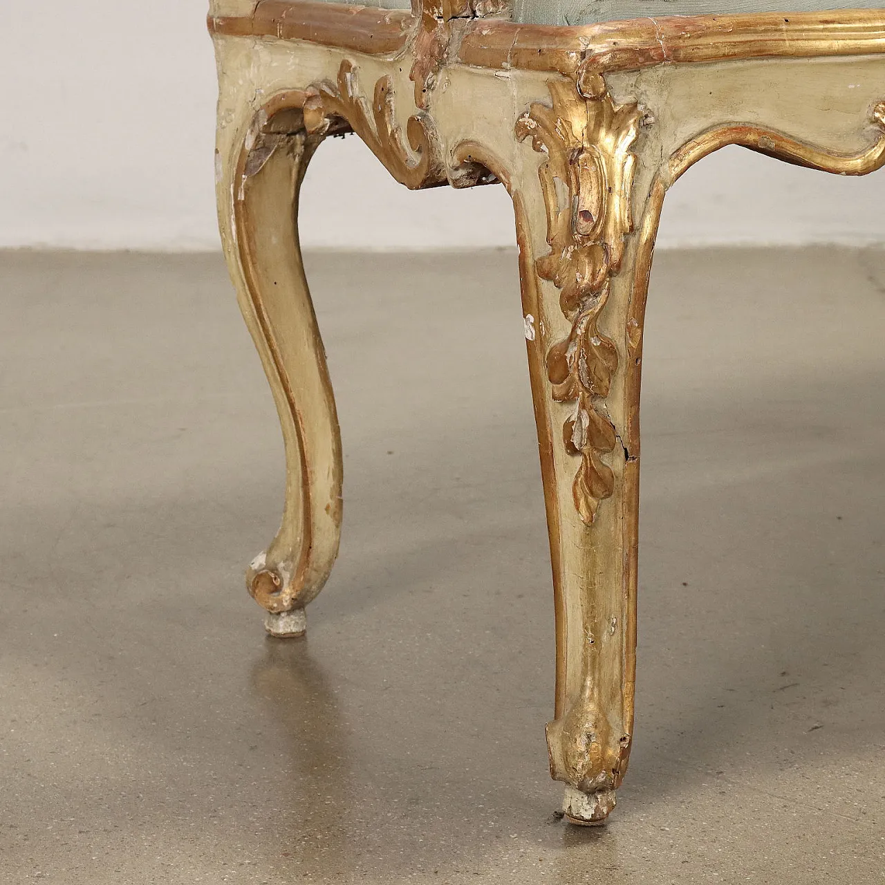 Divano Eclettico in legno intagliato, dorato e laccato, metà '800 8