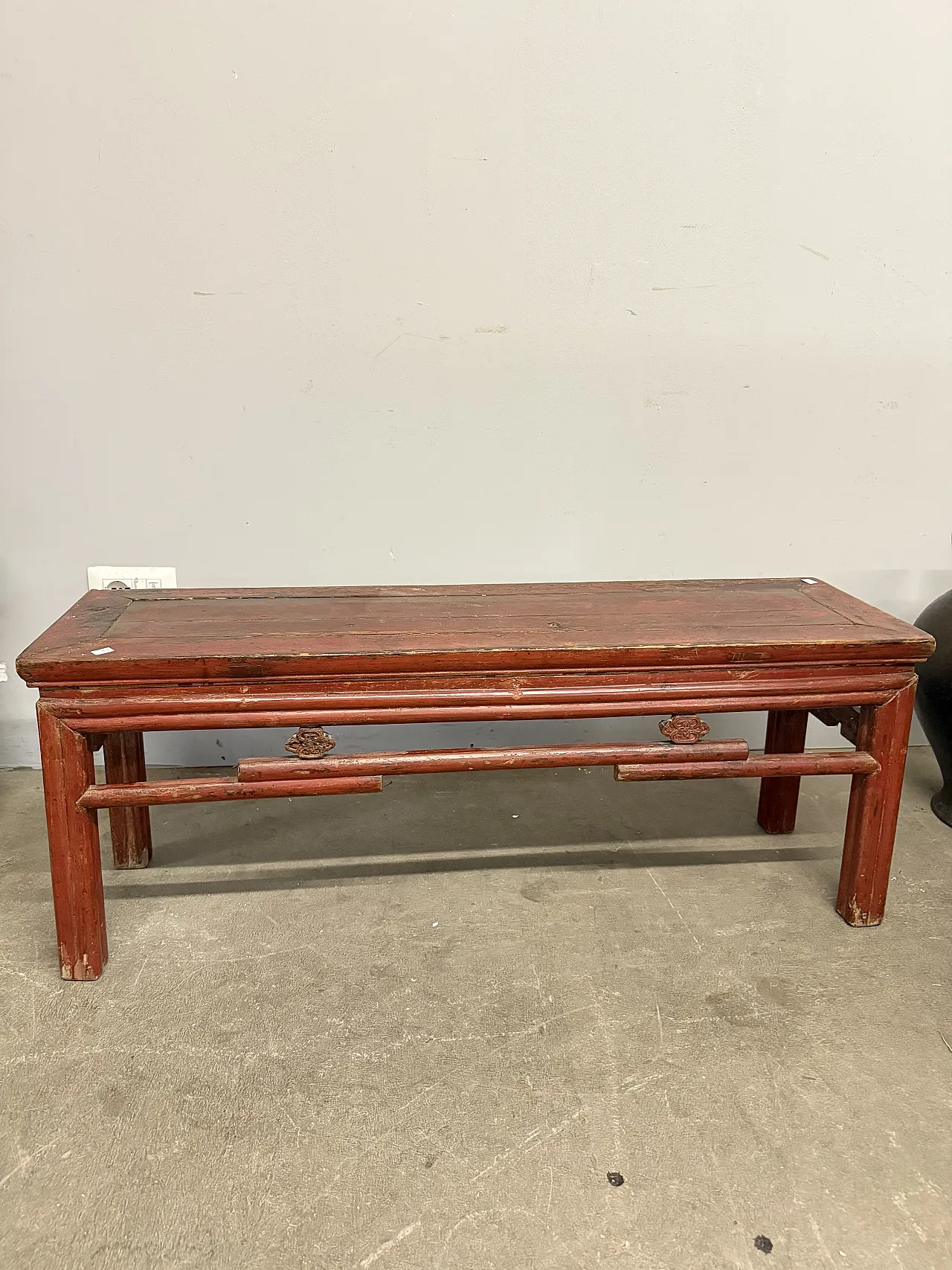 Chinese red lacquered bench, 20th century 1