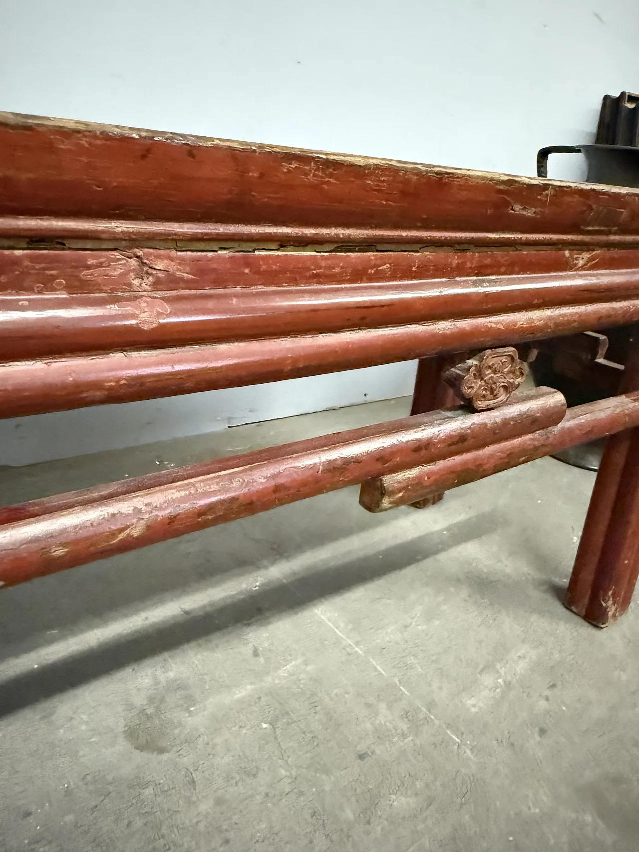 Chinese red lacquered bench, 20th century 4