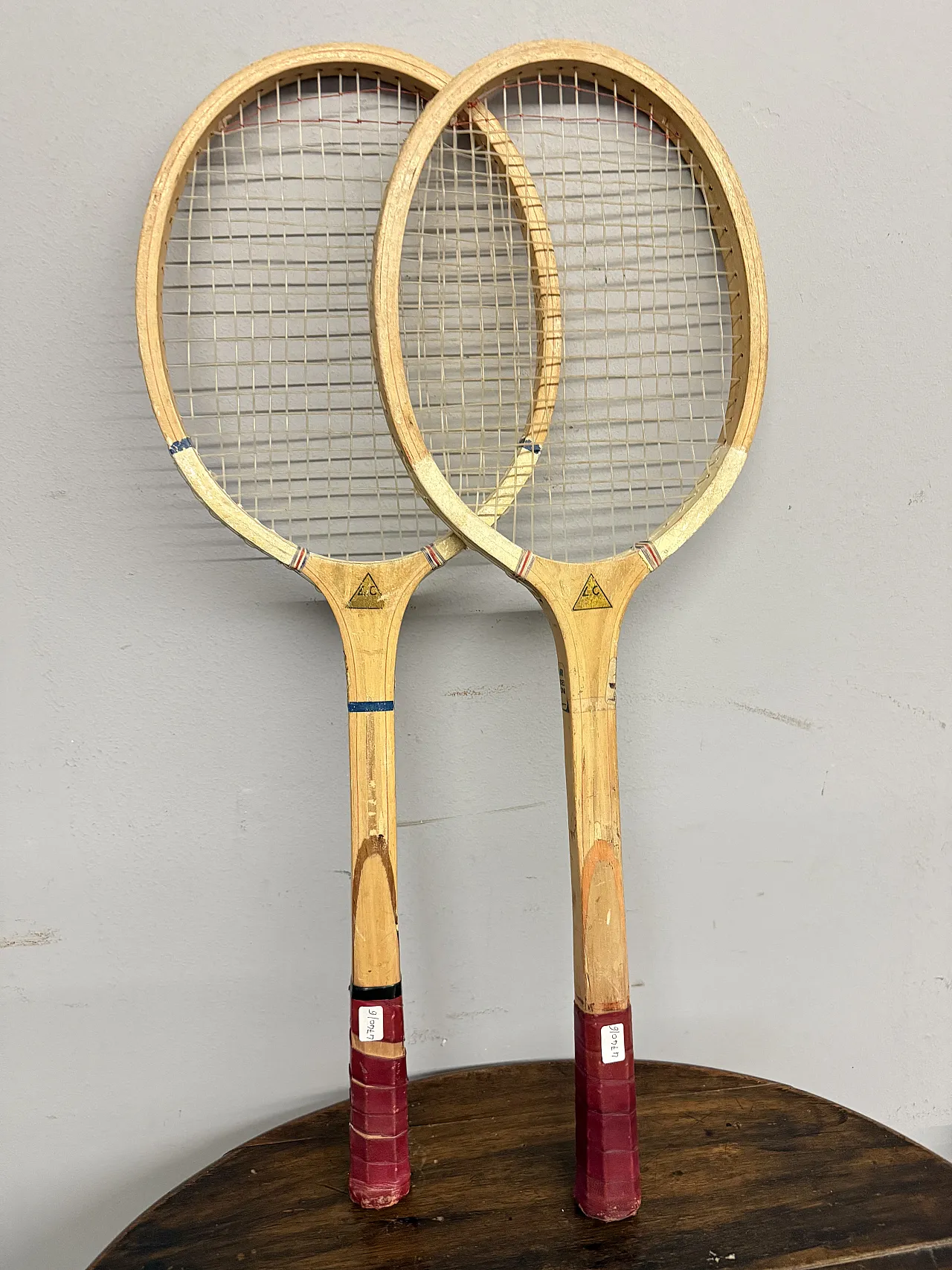 Coppia di racchette tennis Goodyear in legno, anni'60 3