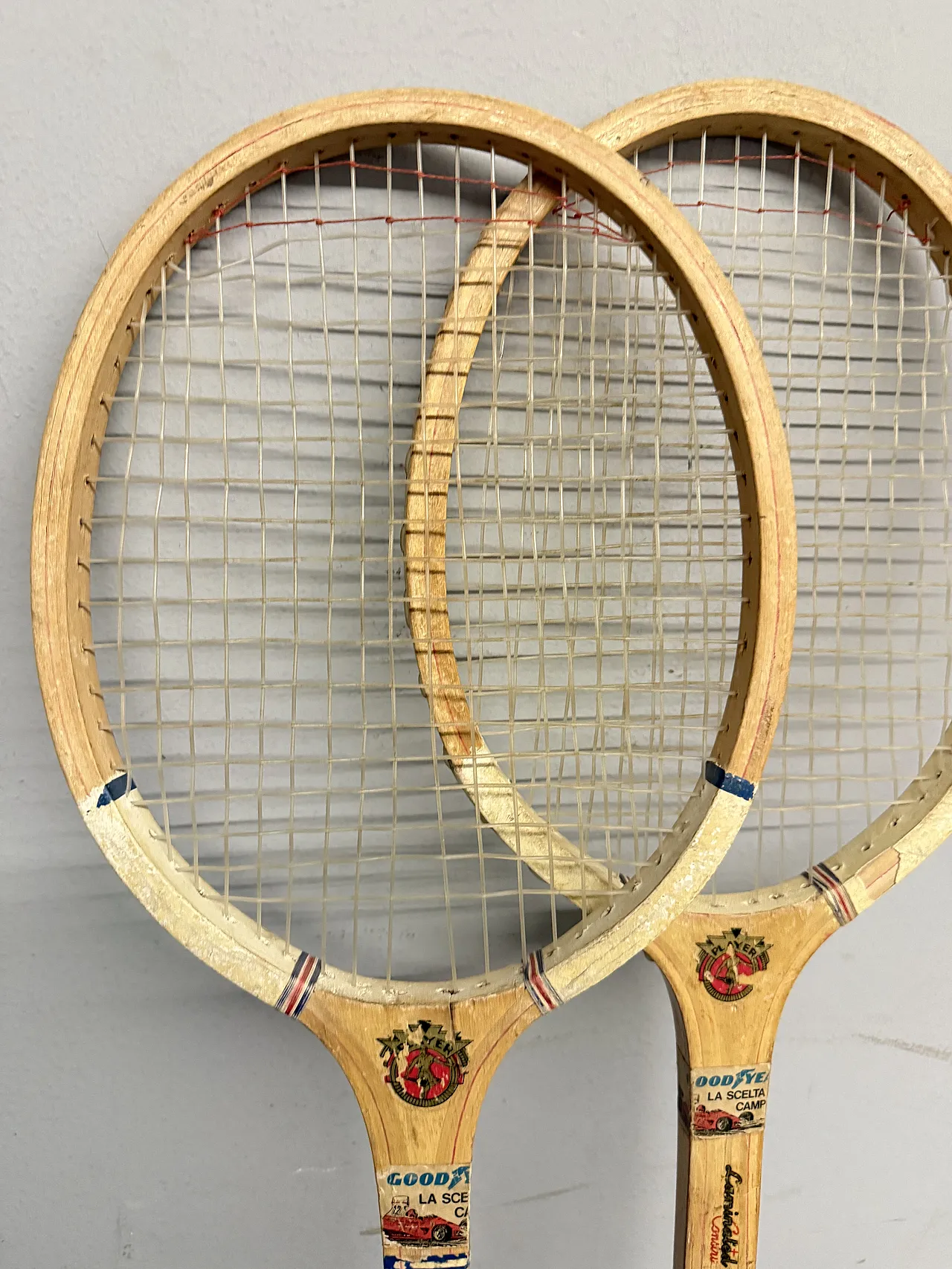 Coppia di racchette tennis Goodyear in legno, anni'60 5