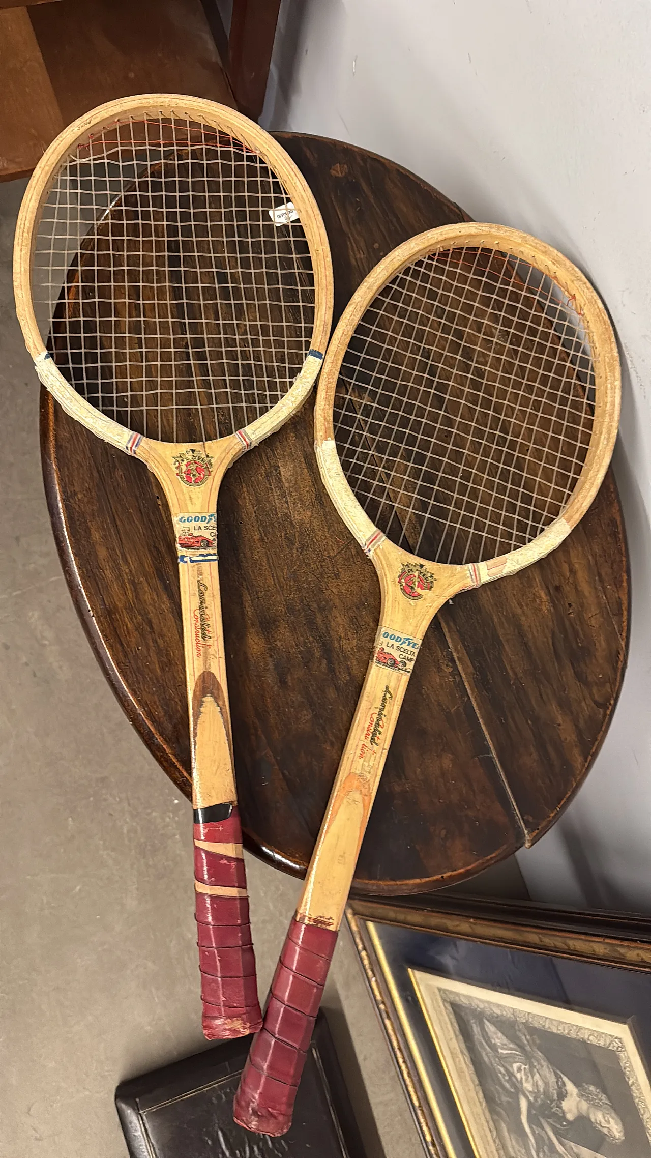 Coppia di racchette tennis Goodyear in legno, anni'60 12