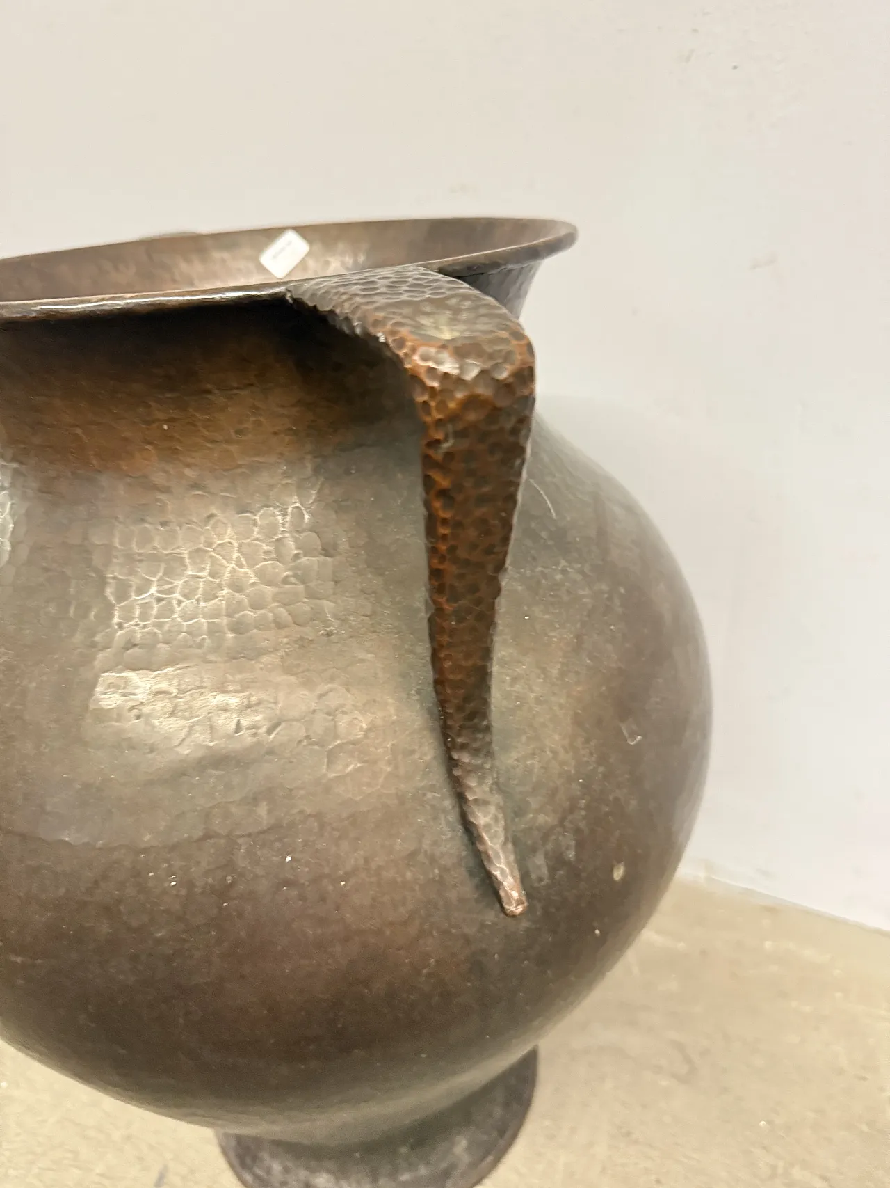 Anfora o brocca in rame martellato, biansata, '700 5