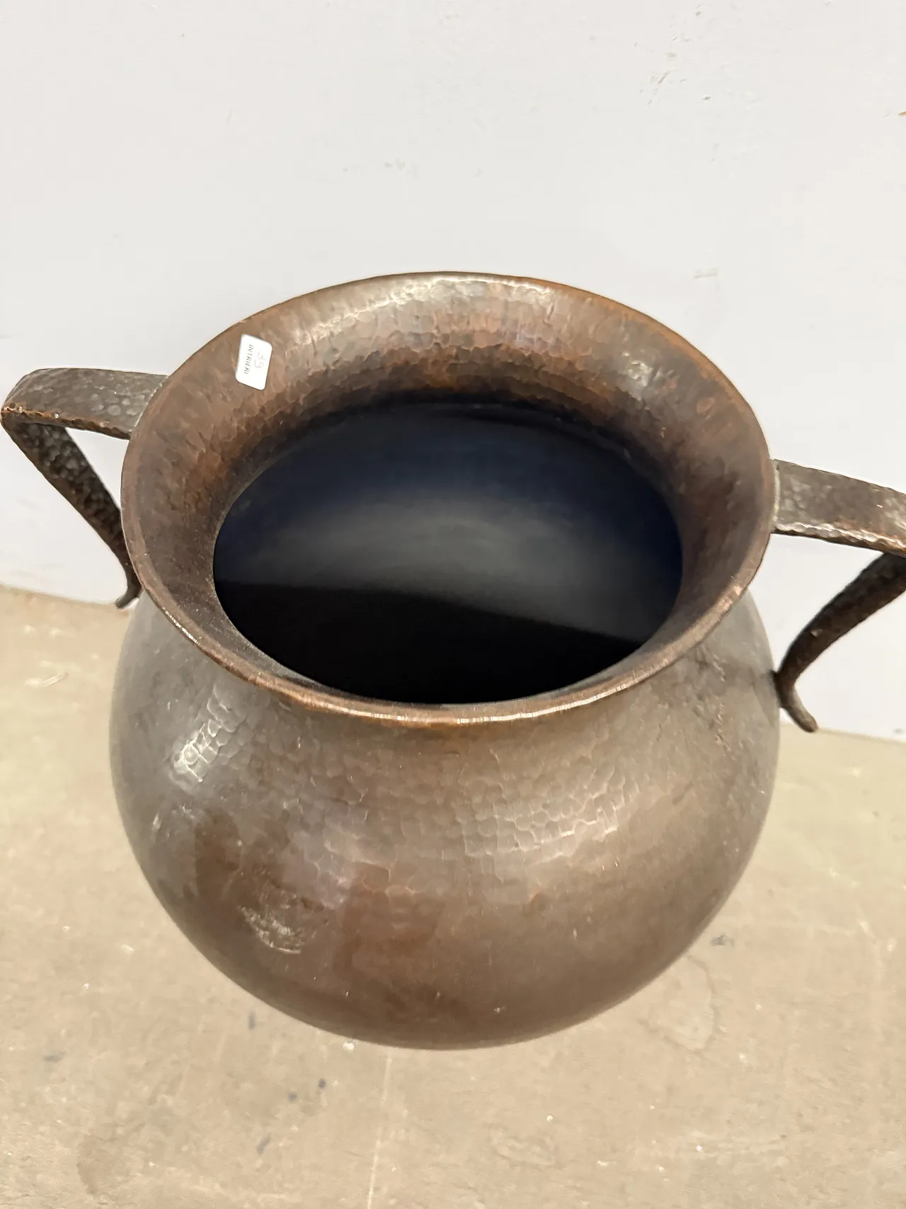 Anfora o brocca in rame martellato, biansata, '700 7