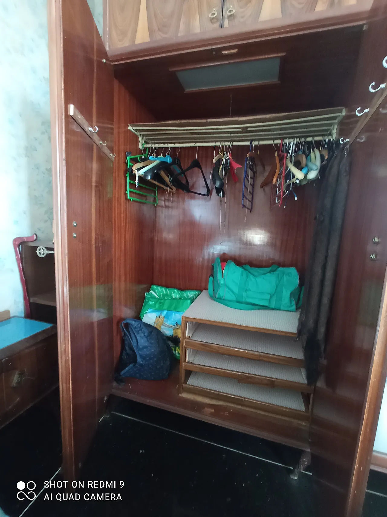 Armadio a 5 ante con letto, anni '60 19