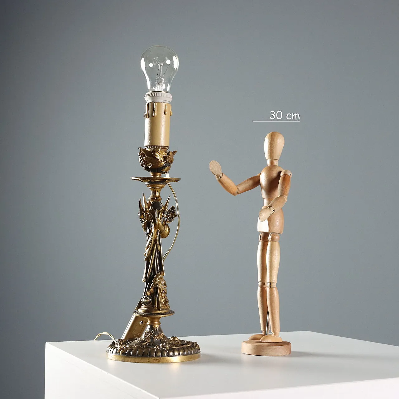 Coppia di candelieri in bronzo brunito e dorato, '900 3