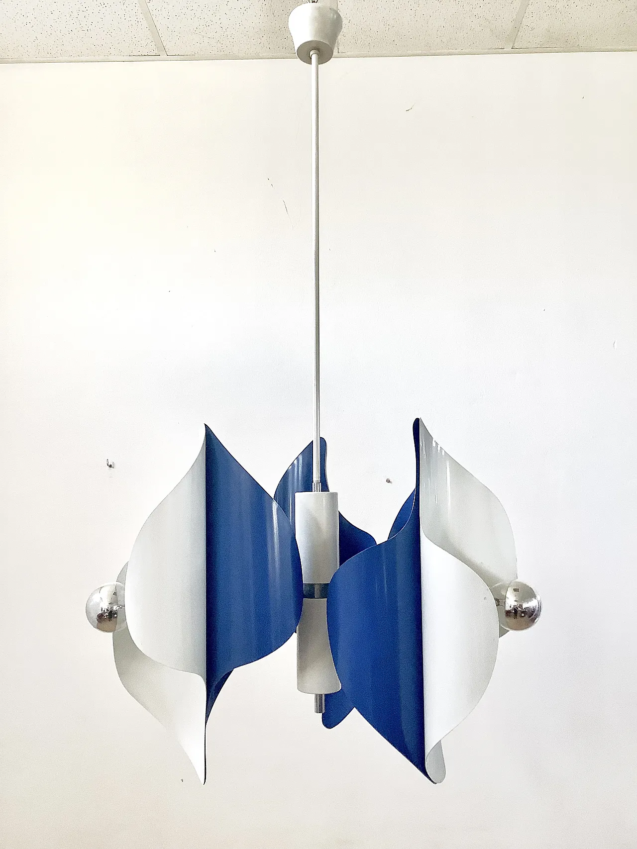 60s chandelier with three lights 1