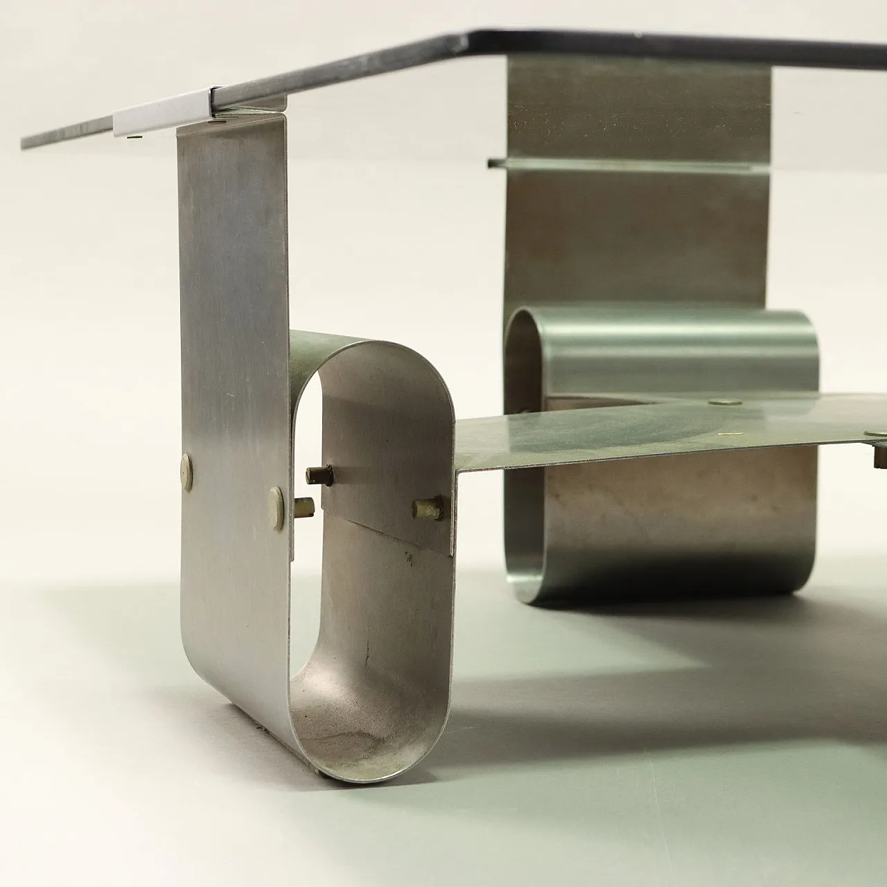 Tavolino in acciaio e vetro fumé, anni '70 4