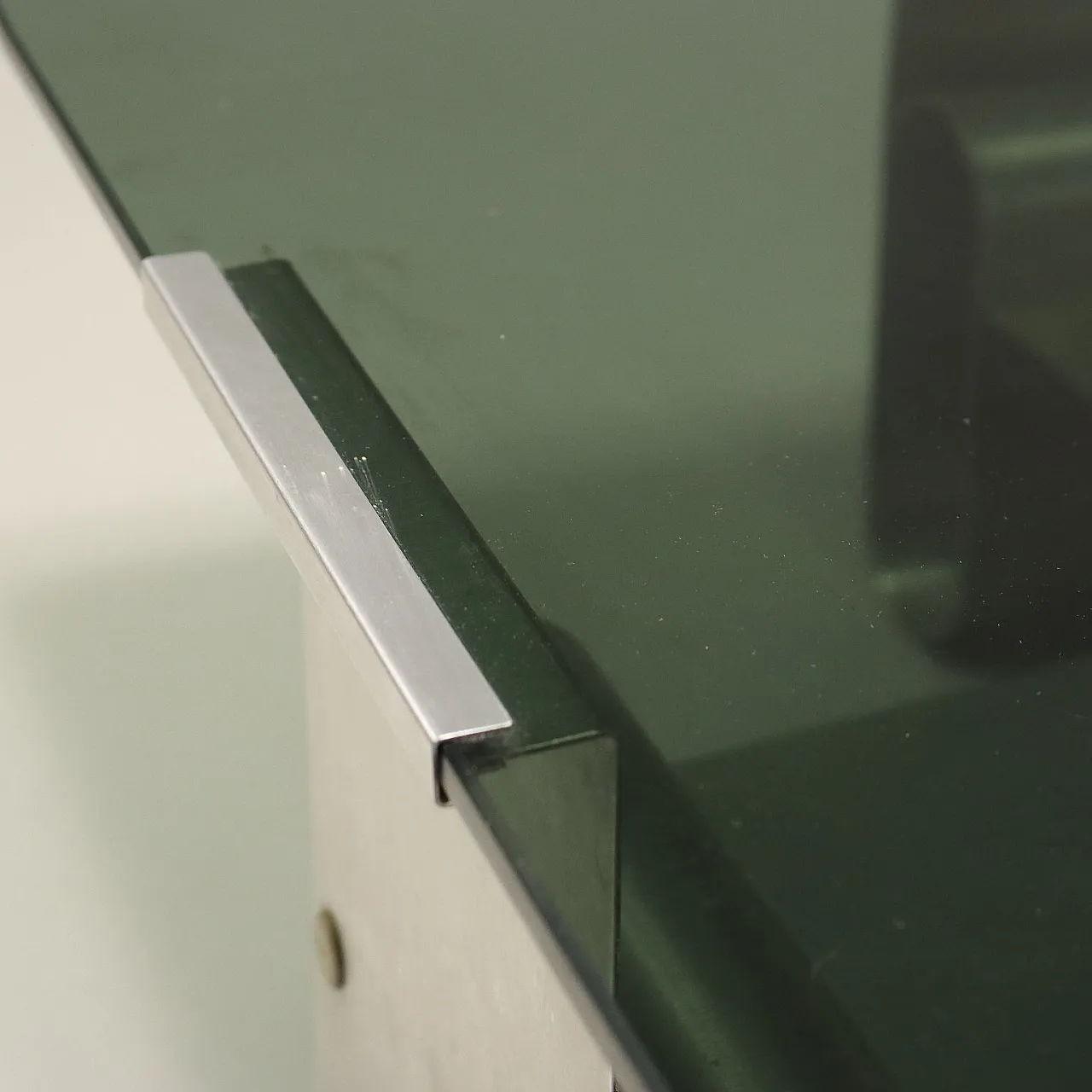 Tavolino in acciaio e vetro fumé, anni '70 6