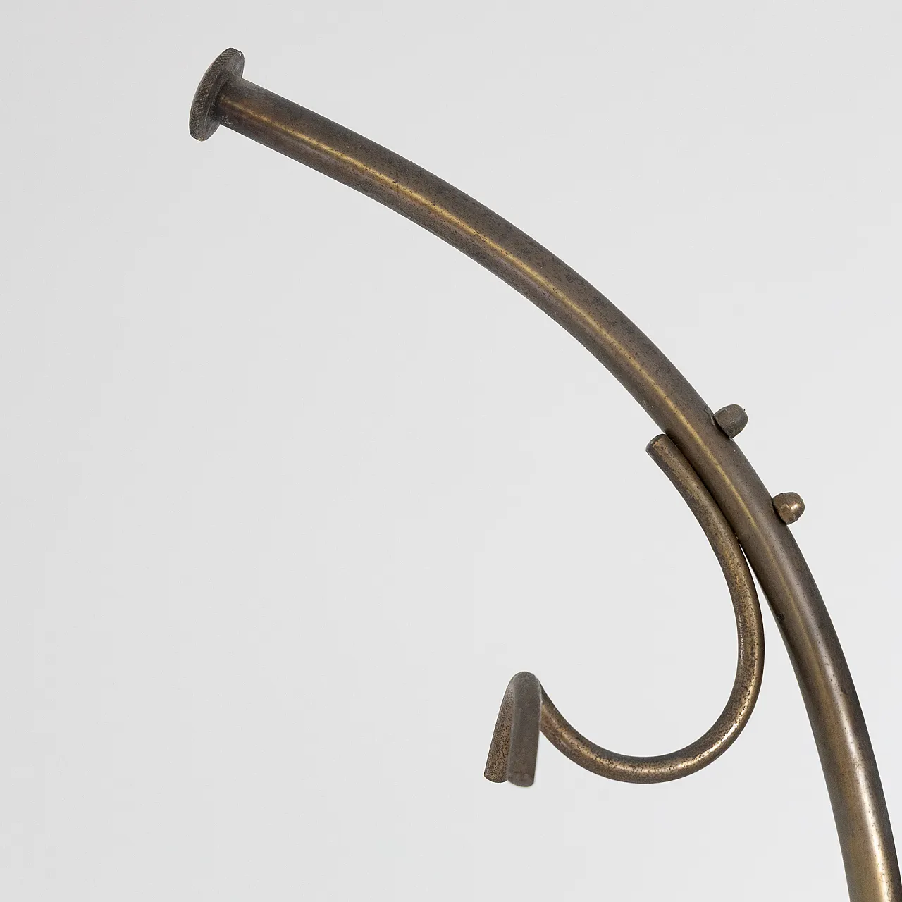 "Appendiabiti da terra in metallo dorato, anni ’50 7