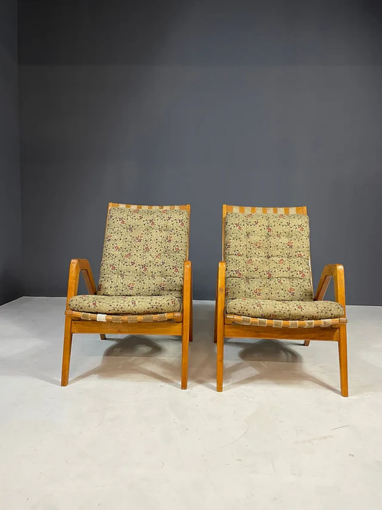 Pair of lounge chairs by Jan Vaněk with removable cushions, 1940s 7