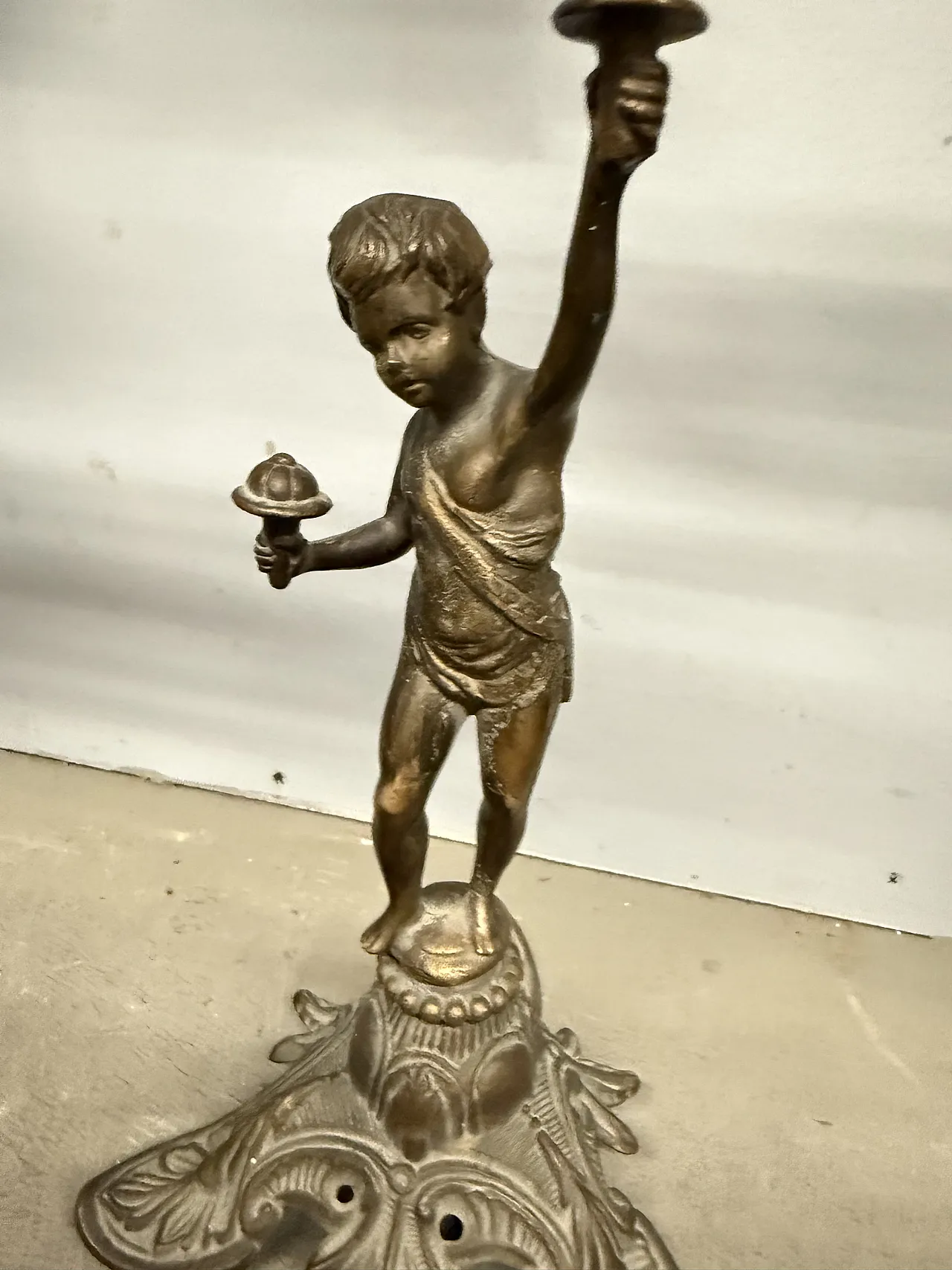 Coppia di candelabri in bronzo  a cinque fiamme con putti, '900 8