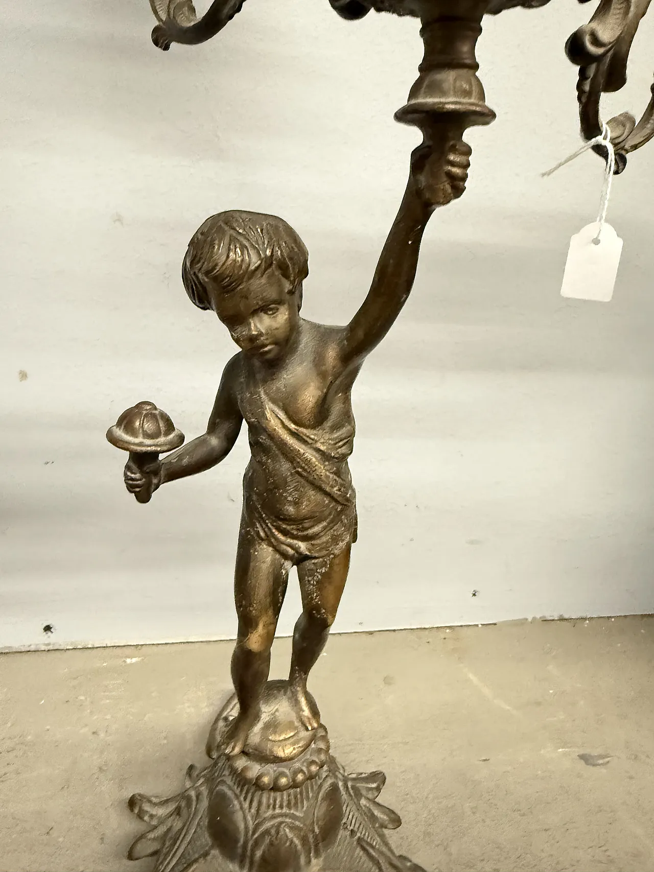 Coppia di candelabri in bronzo  a cinque fiamme con putti, '900 9
