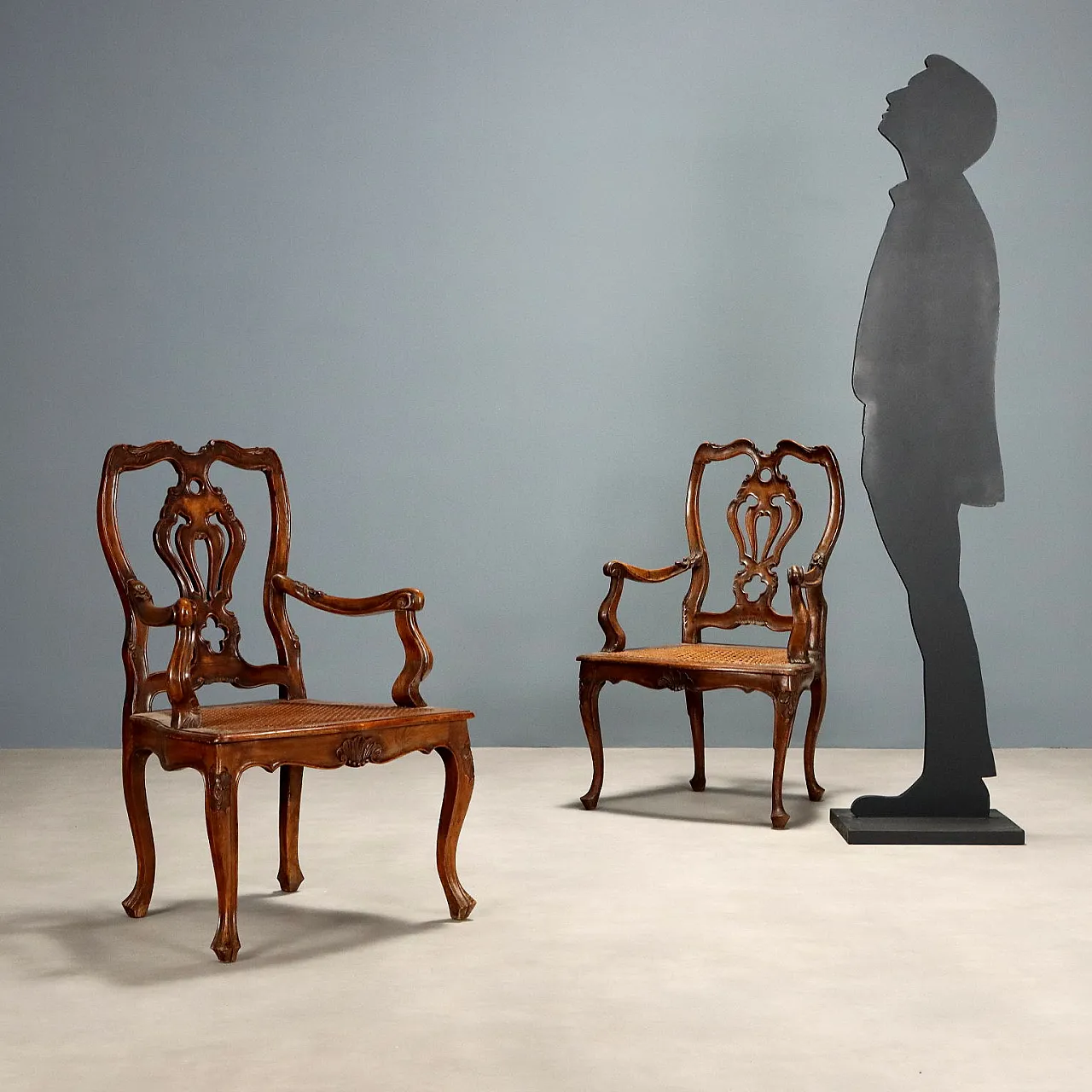 Pair of walnut armchairs in Baroque style, early 20th century 2