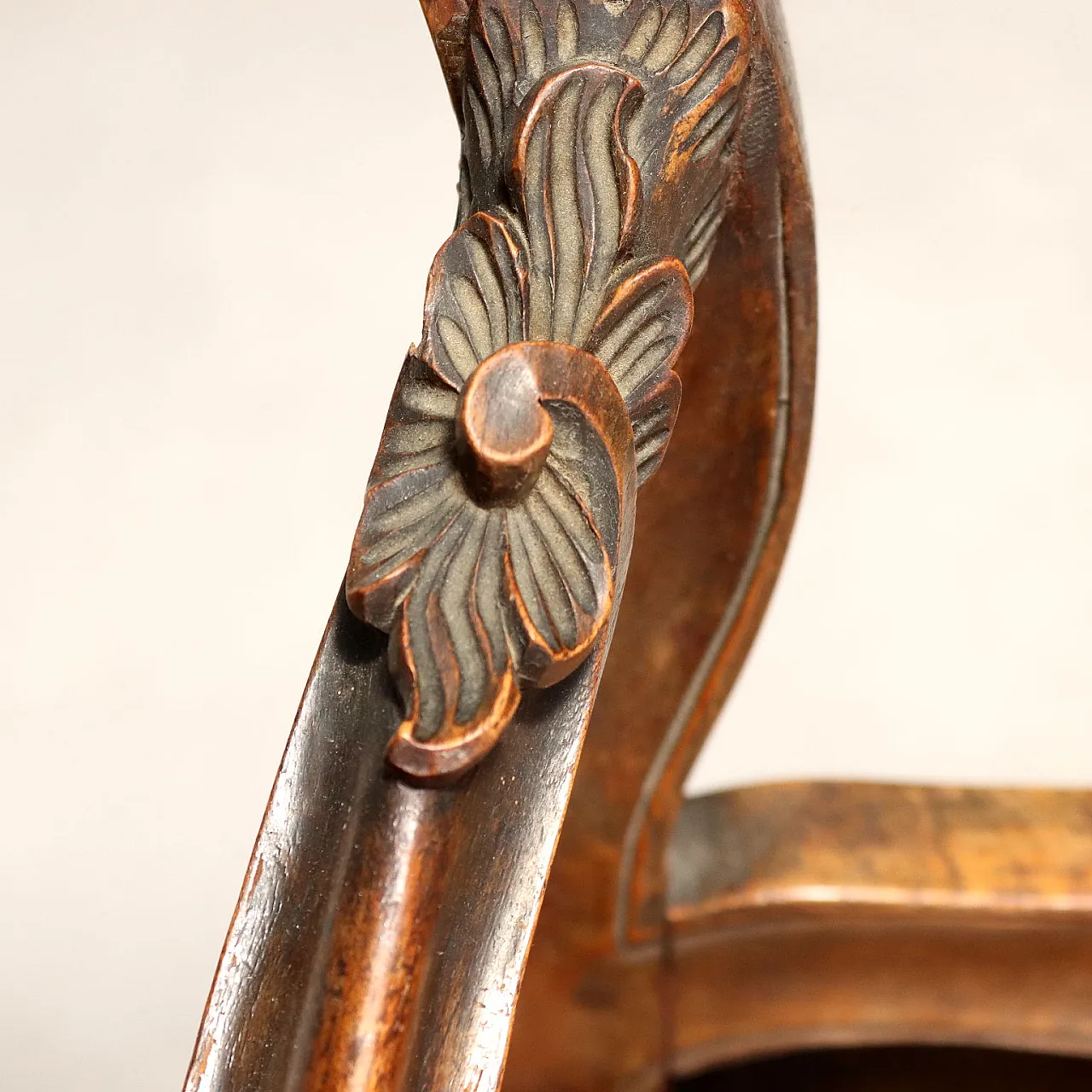 Pair of walnut armchairs in Baroque style, early 20th century 6