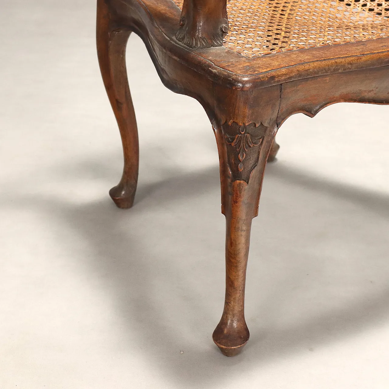 Pair of walnut armchairs in Baroque style, early 20th century 9