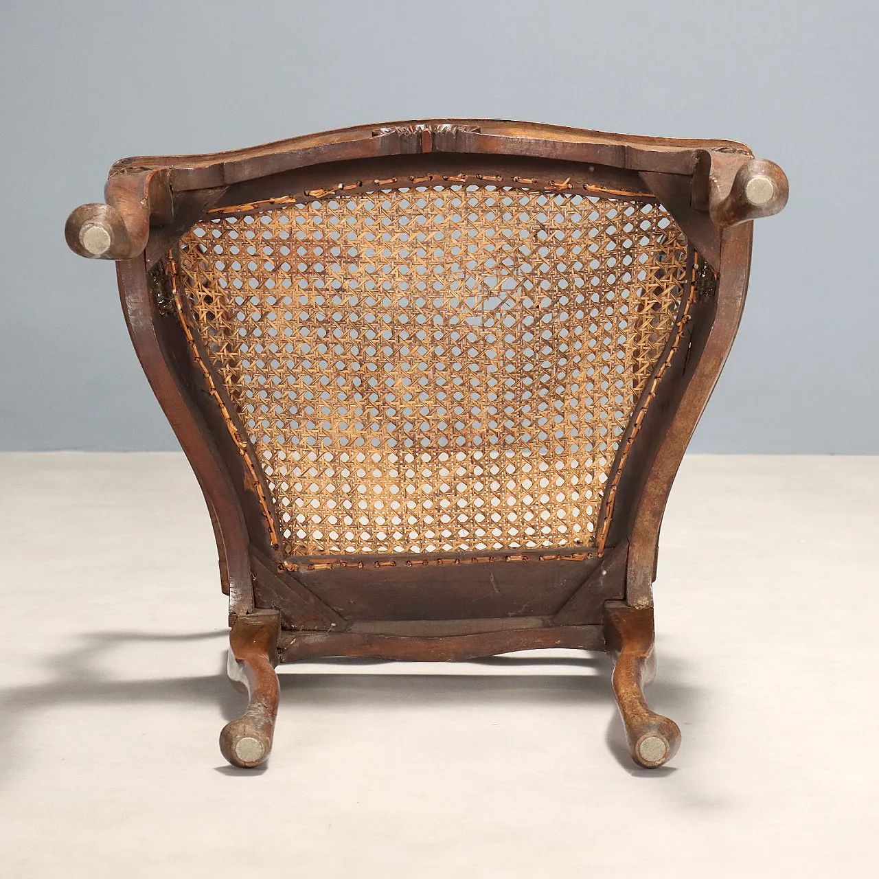 Pair of walnut armchairs in Baroque style, early 20th century 10