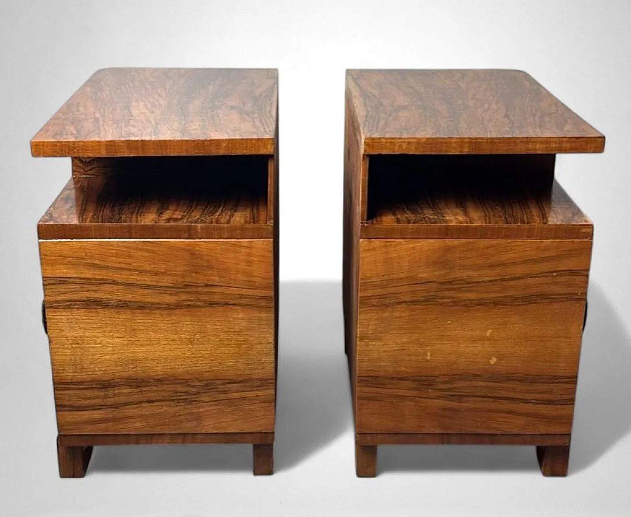 Coppia di comodini in noce in stile Art Déco, anni '30 7