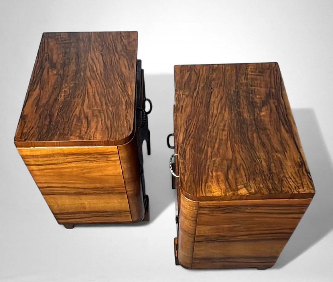 Coppia di comodini in noce in stile Art Déco, anni '30 9