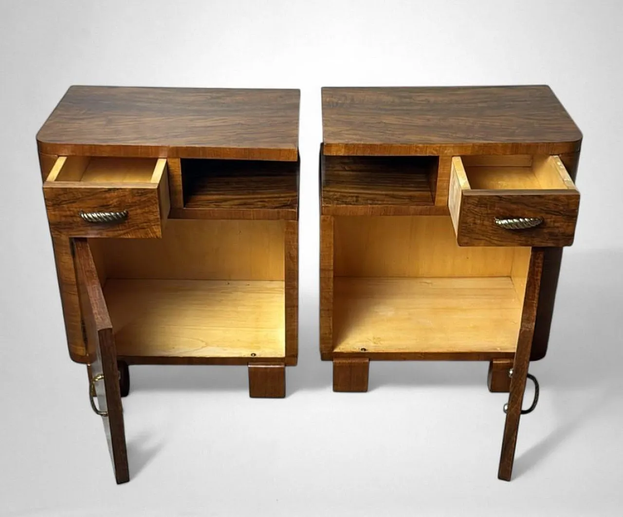 Coppia di comodini in noce in stile Art Déco, anni '30 10