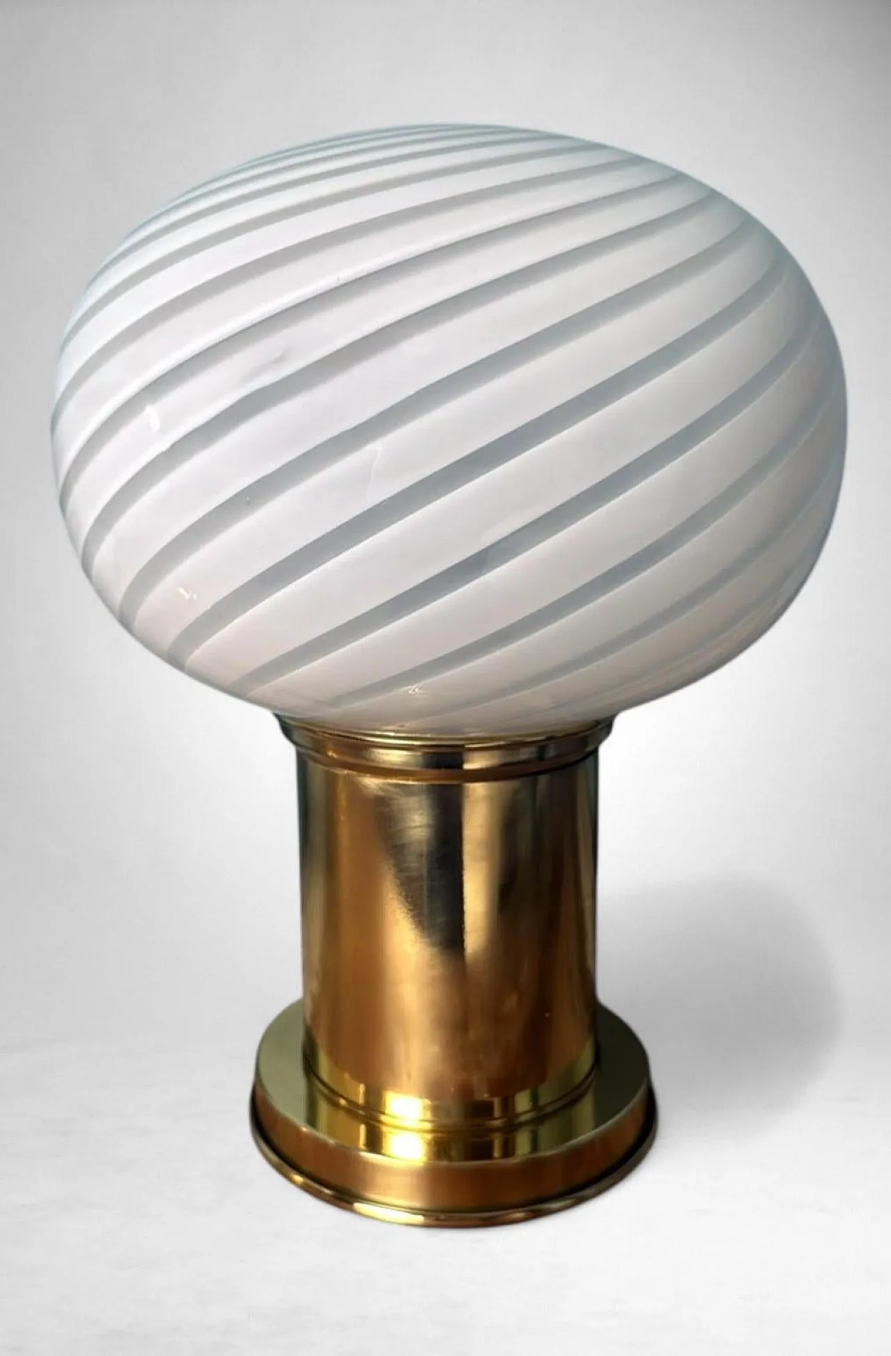 Coppia di lampade in ottone e vetro di Murano, anni '80 6