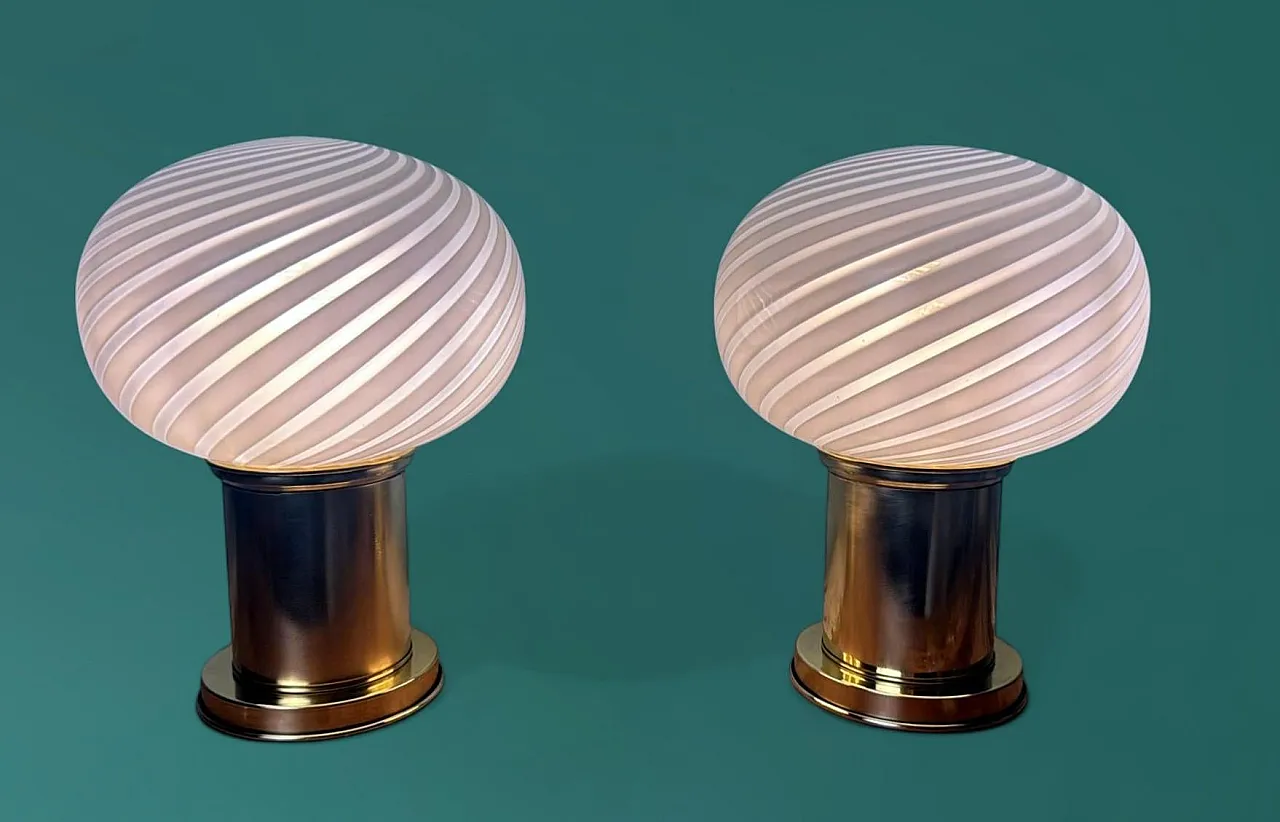 Coppia di lampade in ottone e vetro di Murano, anni '80 8
