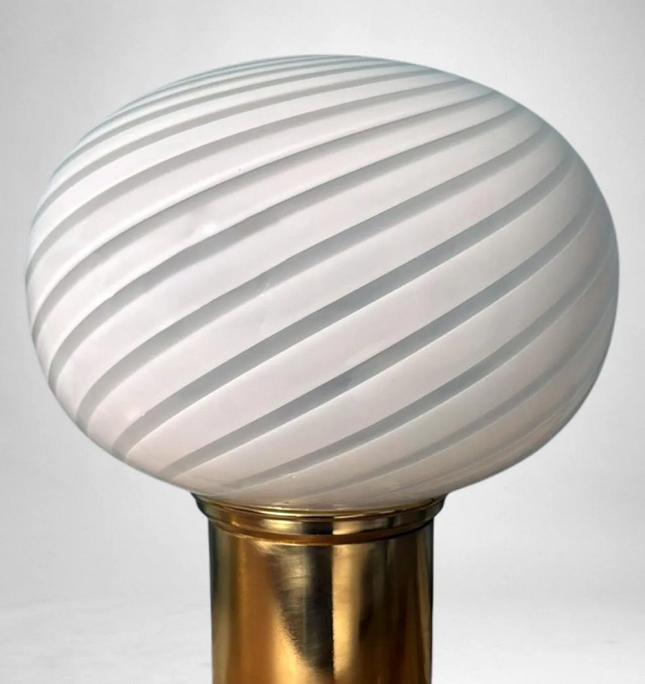 Coppia di lampade in ottone e vetro di Murano, anni '80 13