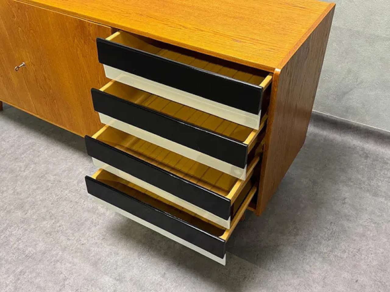 U-460 sideboard by Jiri Jiroutek for Interier Praha, 1960s 2