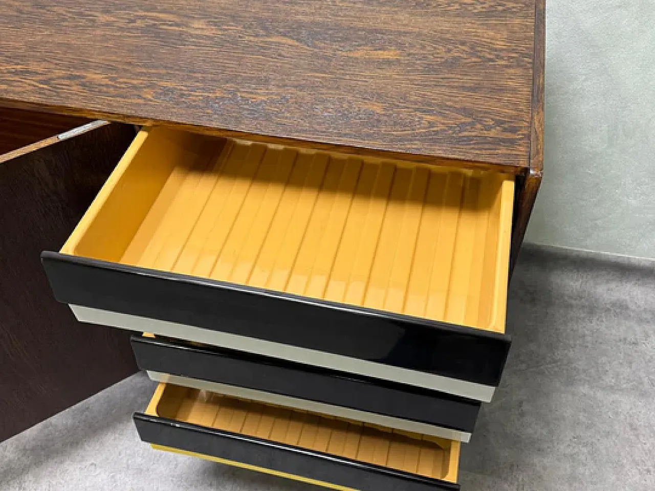 Credenza U-460 di Jiri Jiroutek per Interier Praha, anni '60 2