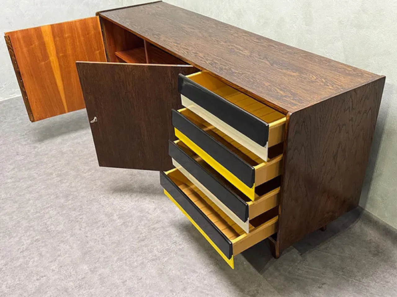 Credenza U-460 di Jiri Jiroutek per Interier Praha, anni '60 3