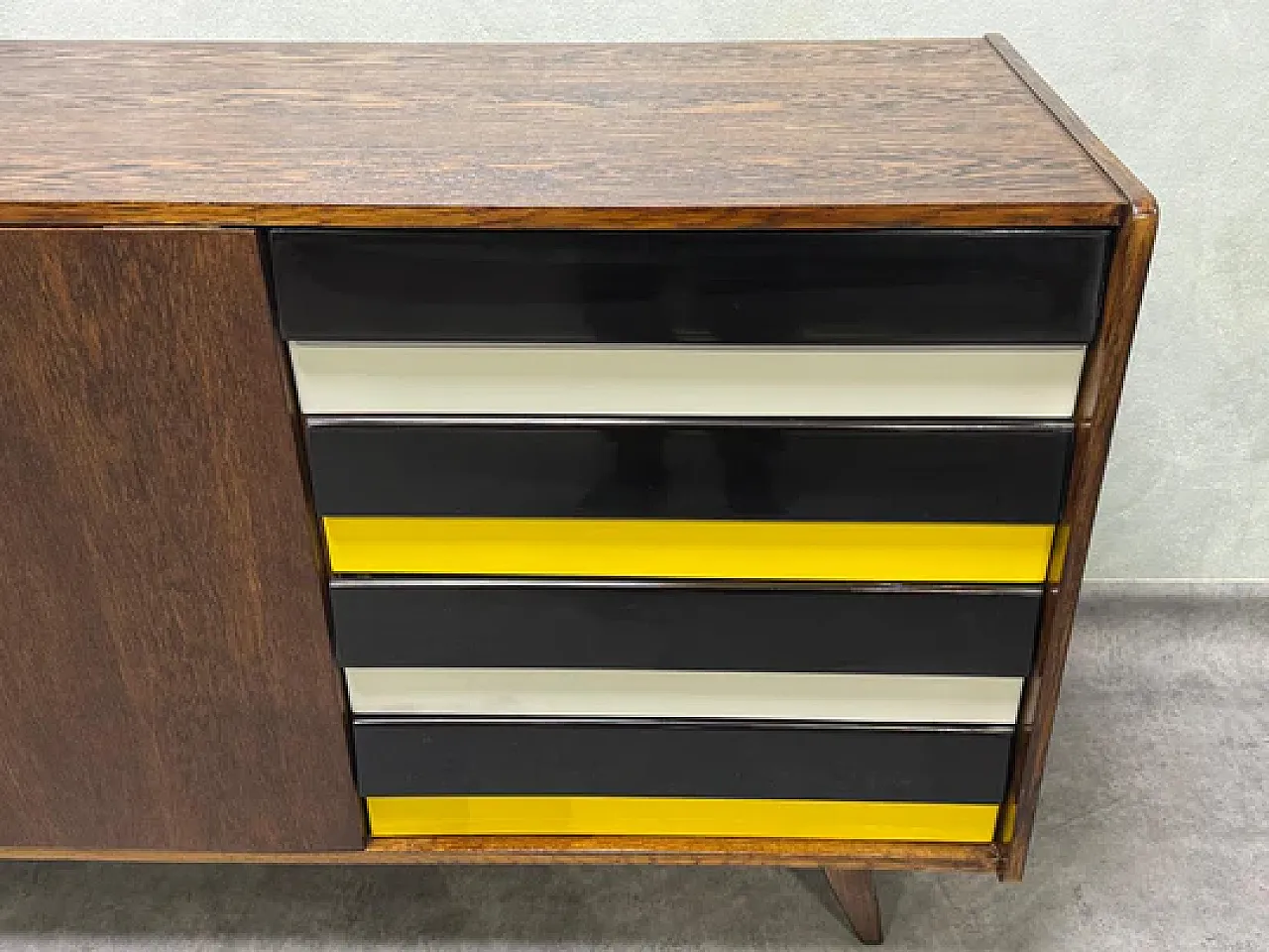 Credenza U-460 di Jiri Jiroutek per Interier Praha, anni '60 10