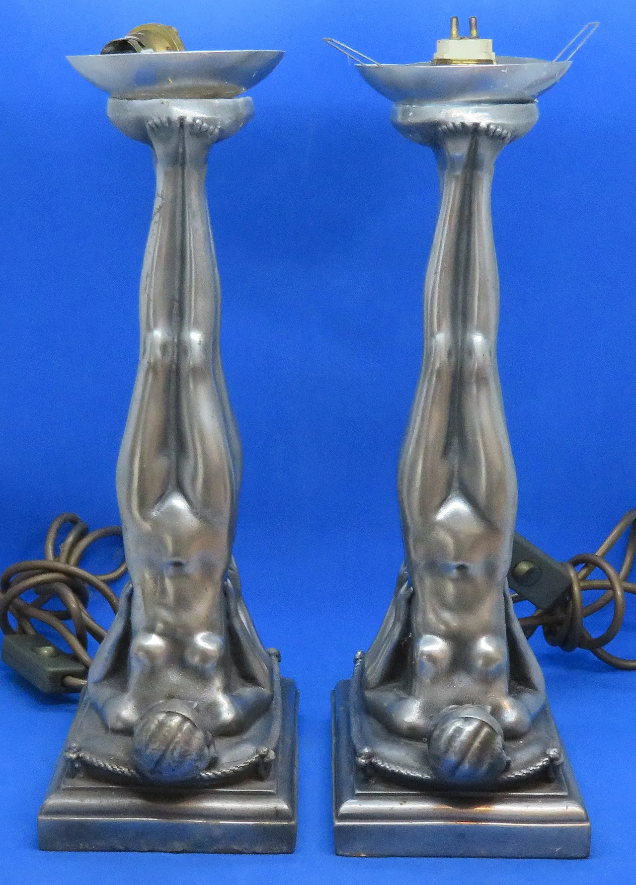 Dopo Gustav Adolf Daumiller una coppia di basi di lampade per la ginnasta art deco 2