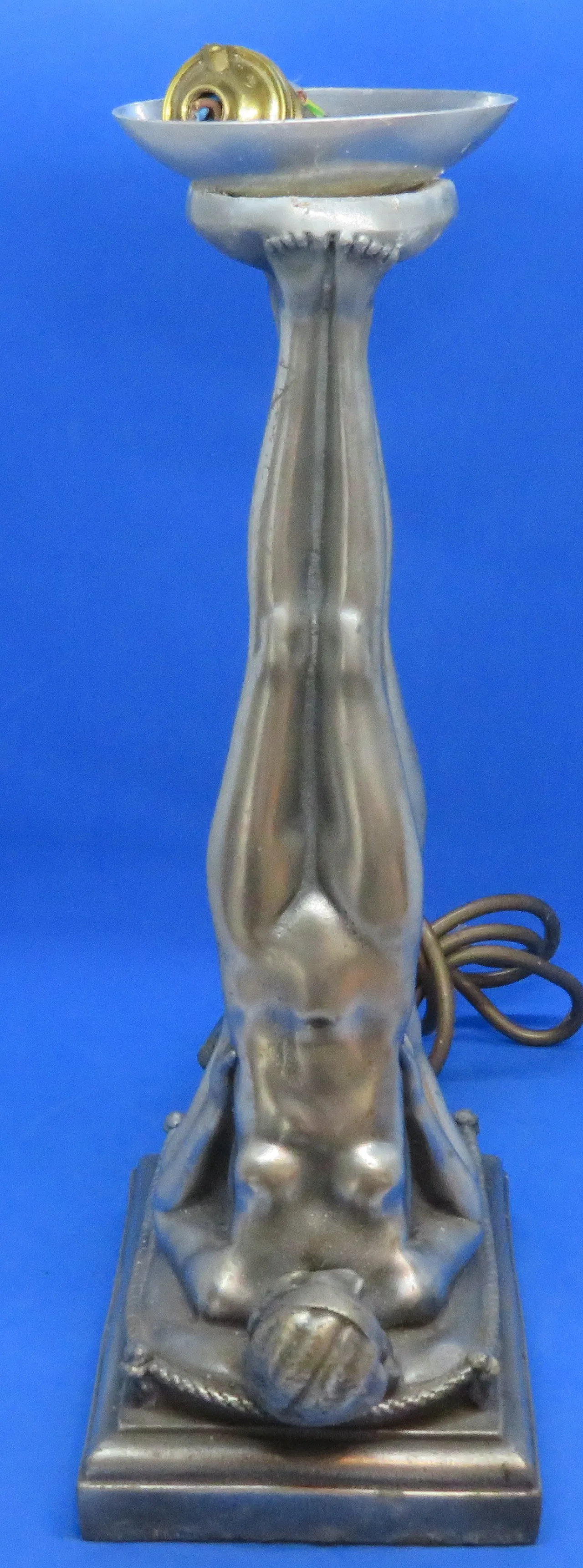 Dopo Gustav Adolf Daumiller una coppia di basi di lampade per la ginnasta art deco 8