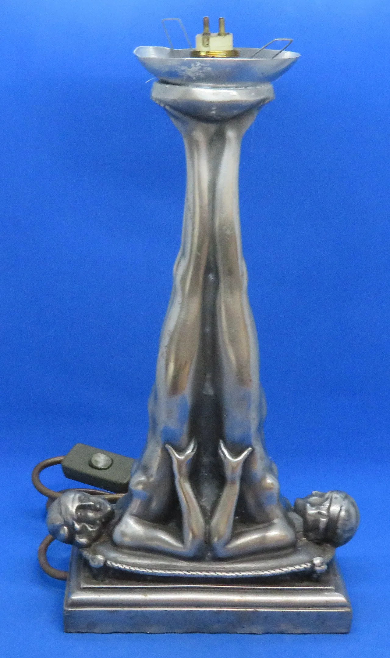 Dopo Gustav Adolf Daumiller una coppia di basi di lampade per la ginnasta art deco 12