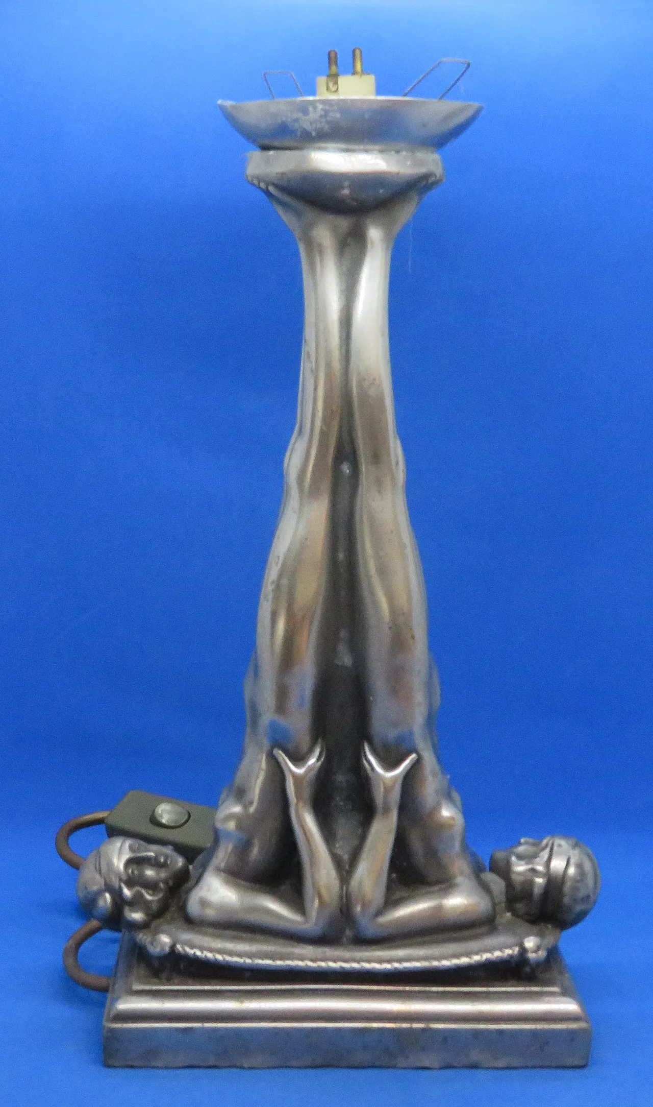 Dopo Gustav Adolf Daumiller una coppia di basi di lampade per la ginnasta art deco 13