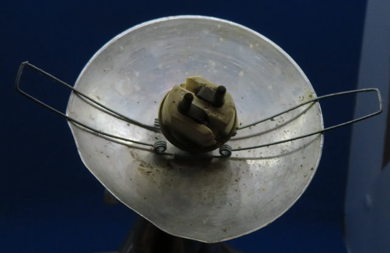 Dopo Gustav Adolf Daumiller una coppia di basi di lampade per la ginnasta art deco 17