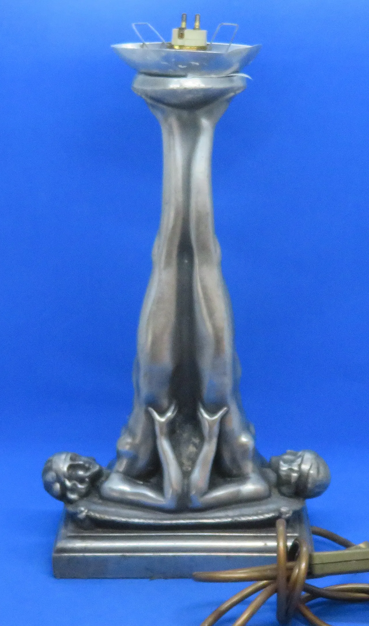 Dopo Gustav Adolf Daumiller una coppia di basi di lampade per la ginnasta art deco 18