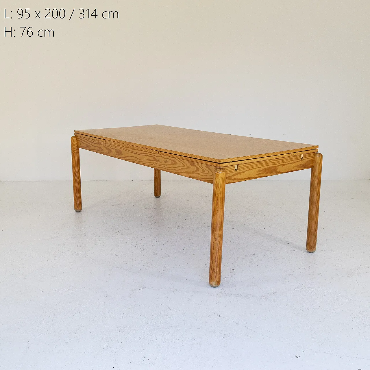Extendable larch wood table, 1970s 1